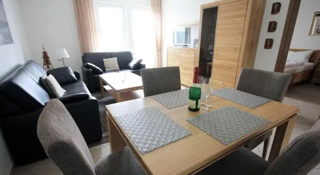 Апартаменты Ferienwohnung-10-mit-Balkon-Garten-Landhaus-Hubertus-Duhnen