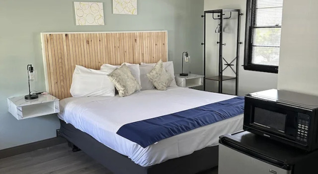 Одноместный номер Standard Harborside Suites