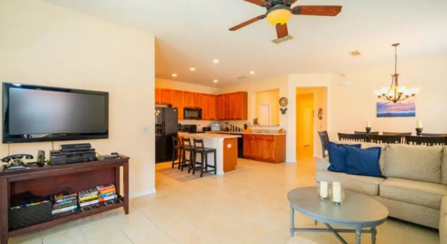 Casa para Grupos en Orlando Florida, Varaa Lomakoti Hotellit Kissimmee pysäköinnillä, Pysäköinti