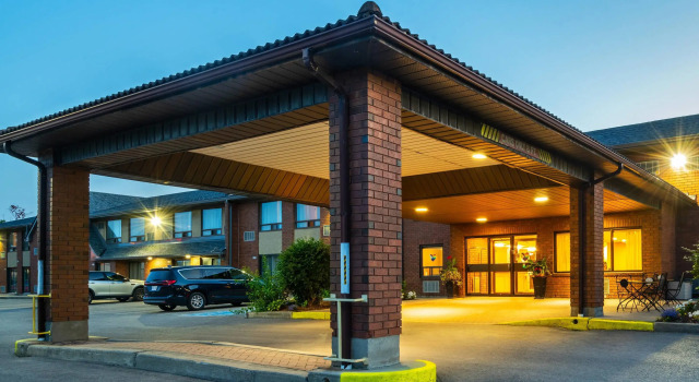 Comfort Inn Hwy 401, Buchen Sie Hotel Hotels in Thousand Islands mit Parkplatz, Parkplätze