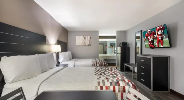 Четырёхместный номер Deluxe Red Roof Inn & Suites Athens, AL