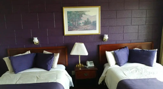 Четырёхместный номер Standard Riverview Motel