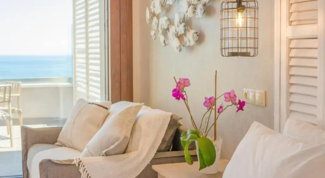 Полулюкс Deluxe Agorastos Hotel