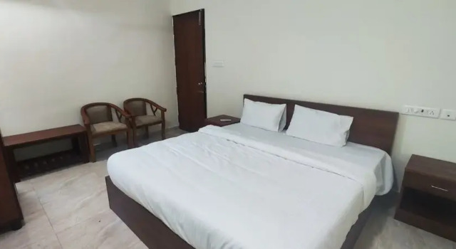 Stayz Inn near Marina Beach