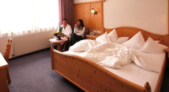 Burghotel Alpenglühn, Rezerwuj Hotel Hotele w Tyrol z parkingiem, Parking