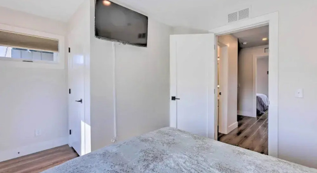 Апартаменты Traverse City Townhome: Walk to Beach!
