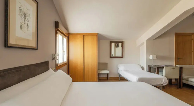 Семейный люкс Hostal Izar-Ondo