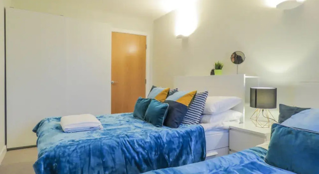 Tudors eSuites City Centre House, Забронировать Гостевой дом Отели Бирмингема с парковкой, рядом с Royal Birmingham Society of Artists, Парковка