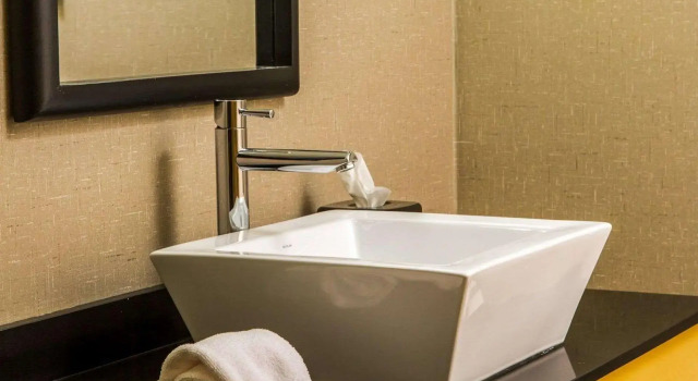 Четырёхместный номер Standard Cambria Hotel Traverse City