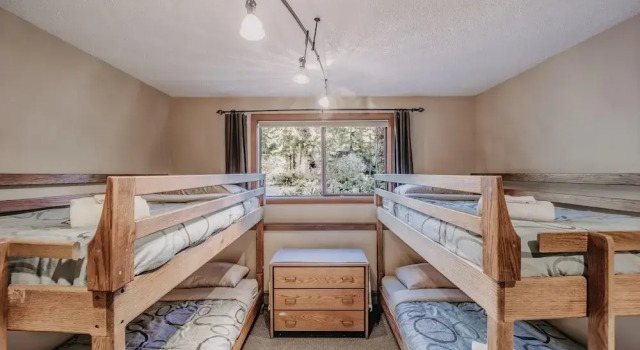 Snowater Condo 41 - A Spacious Condo With Private Sauna Wifi and a Soaker tub, Buchen Sie Ferienwohnung Apartments in Glacier, Ferienwohnung