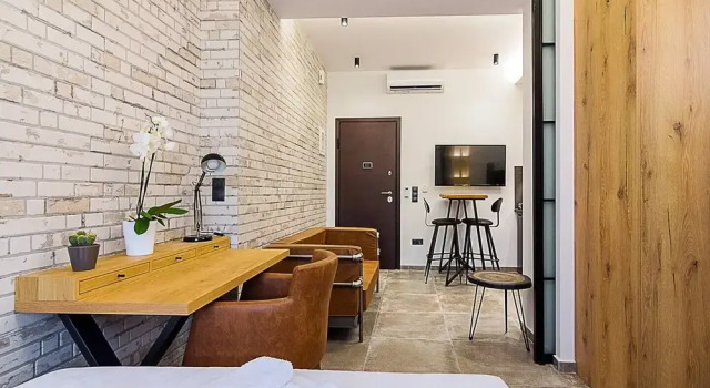 Centrally located studio next to Syntagma sq.