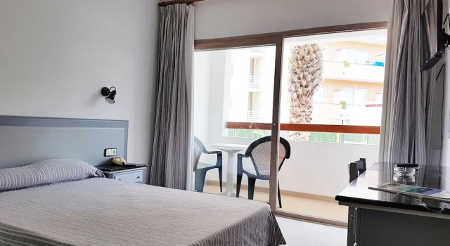 Economy huone parvekkeella Hotel Stil Bonsai