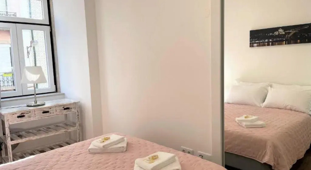 Апартаменты с 3 комнатами Lisboa Intendente 3Bedroom Apartment with Balcony