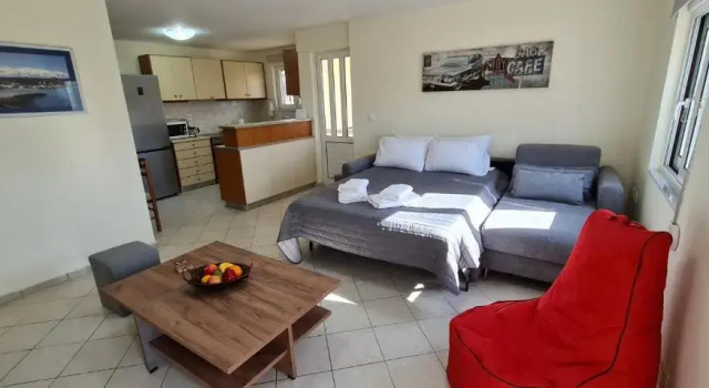 Коттедж Chrisele House, 100m from Kalamaki Beach, Chania