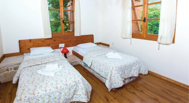 Beautiful Home in Miliou Paphos With 3 Bedrooms, Outdoor Swimming Pool and Swimming Pool