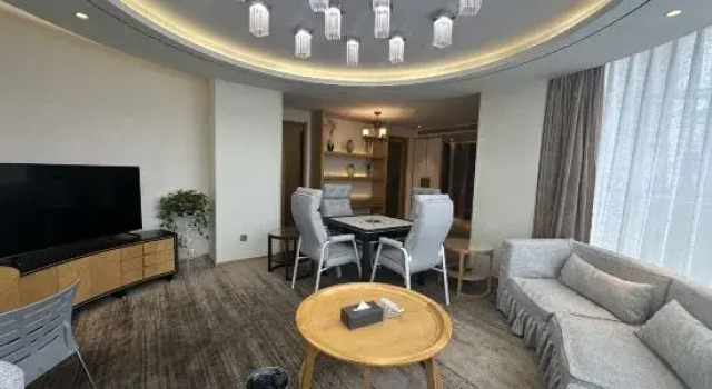 Люкс с красивым видом из окна Dongfang Juyi Hotel (Zhengzhou East Railway Station Kailin IFC)