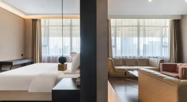 Люкс Deluxe Starway Hotel (Korla Huijia Times Square)