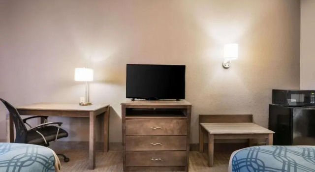 Четырёхместный номер Standard Econo Lodge Forrest City I-40