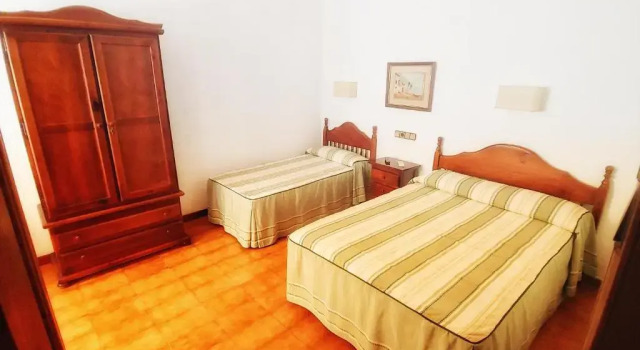 Трёхместный номер Standard Hostal Prada