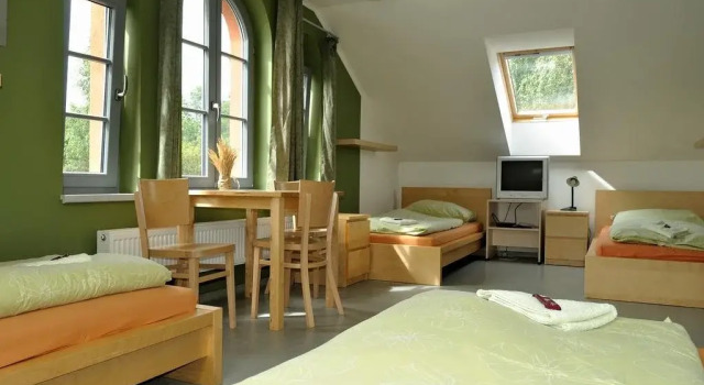 Hostel Lípa - Továrna, Забронировать Хостел Отели Czech central mountains по системе «всё включено», Всё включено