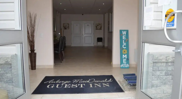 Auberge MacDonald Guest Inn, Varaa Hostelli Iroquois Falls Ontario