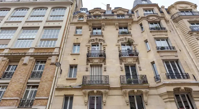 Luxury and Spacious Apartment in the Heart of Paris, Забронировать Апартаменты/квартира Париж Иль-де-Франс, рядом с Вокзал Сен-Лазар