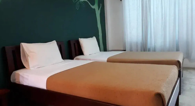 First and Field Bomdia, Rezervovat Hotel Hotely v Petchaburi s parkováním, Parkování