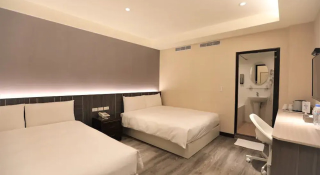 Четырёхместный номер Standard Chair Man Hotel