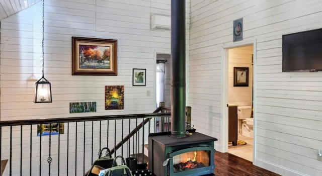 The Hearthwood by Avantstay Cozy Cabin + Bunks Screened Porch + Firepit Table + Grill Mins to Waterfalls + Brevard