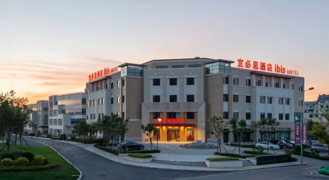 Ibis Dalian Yida Spring Field Hotel