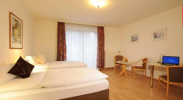 Трёхместный номер Standard Air Hotel Wartburg