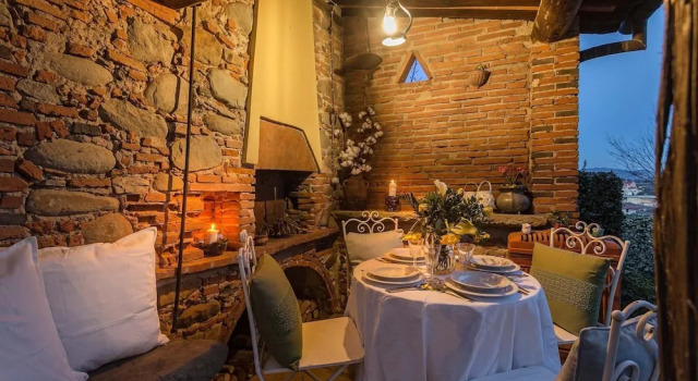 Rosyabate Cottage, with Private Garden and views between Lucca and Pistoia, Prenota Casa vacanze Uzzano Toscana