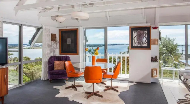 Коттедж Christchurch - Art space, sea views, private