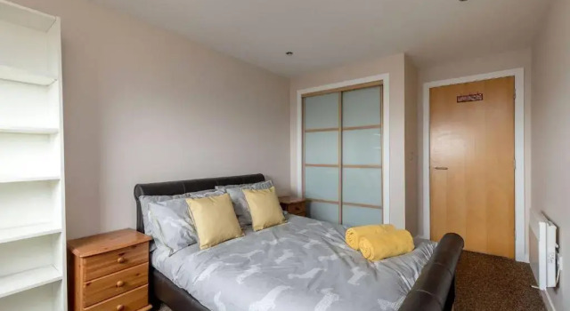 Modern Riverfront Apt. 10 mins from Hydro/SECC, Забронировать Отель Отели Glasgow & The Clyde Valley с парковкой, Парковка