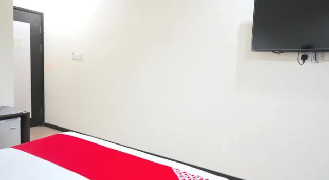 Трёхместный люкс Hotel O Utama Inn