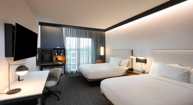 Четырёхместный номер Standard Courtyard by Marriott Charlotte Waverly