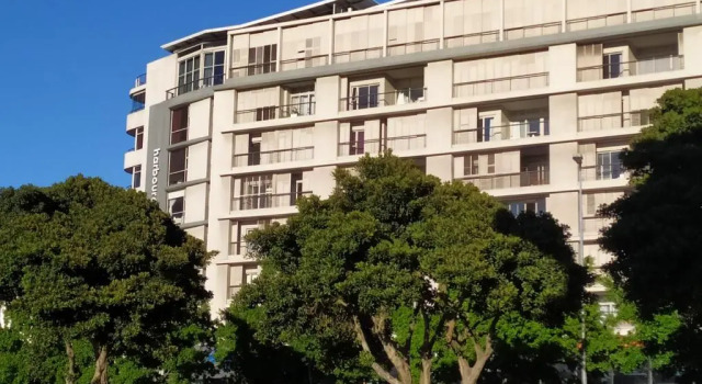 Three Bedroom Apartment - De Waterkant, Забронировать Апартаменты/квартира Отели Cape Peninsula с парковкой, Парковка