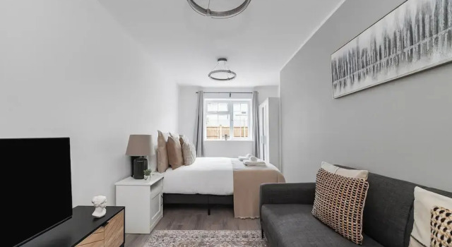 Spacious Room In Morden, Varaa Huoneisto Asunnot kohteessa Merseyside, Huoneisto