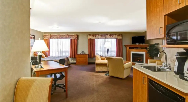 Люкс Canalta Hotel Stettler