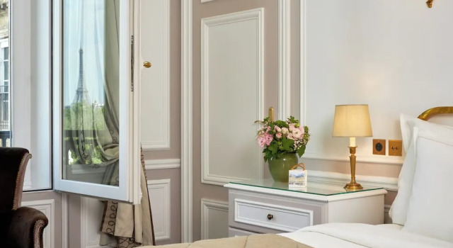 Номер Paris Eiffel Tower Hôtel Regina Louvre