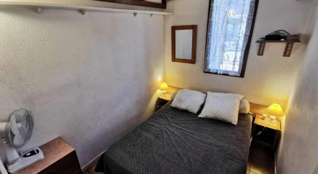 Résidence GRANDE BLEUE - Maisons & Villas pour 6 Personnes 64, Book Hotel Hoteller i Corbières med parkering, Parkering