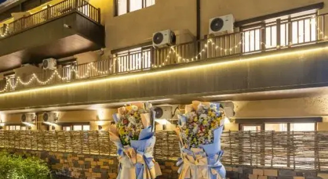 Floral Baihe Left Bank Homestay (Changbai Mountain North Slope Distribution Center Enduli), Rezerwuj Hotel Hotele 4-gwiazdkowe w Jilin, 4*