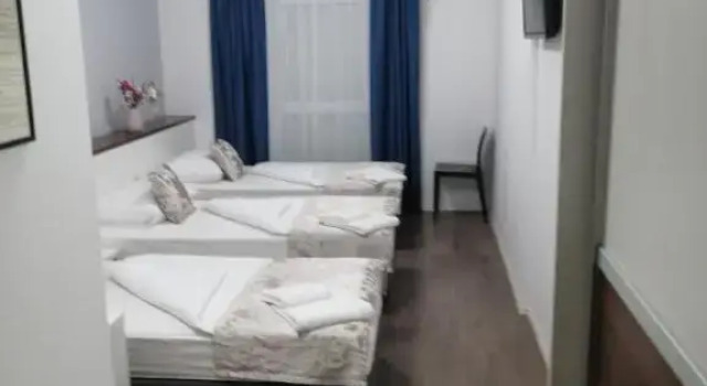 Трёхместный номер Standard Hotel Dina
