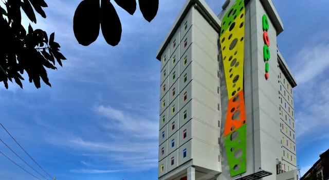Postel ve společném pokoji Lamora Kota Lama Surabaya Hotel