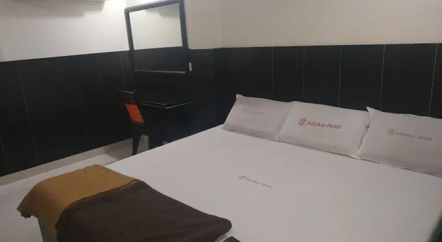 Iroomz Hotel Adhikar, Rezervovat Hotel Hotely v Andhra Pradesh s parkováním, Parkování
