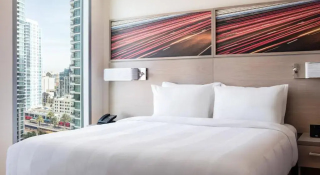 Люкс c 1 комнатой с частичным видом SpringHill Suites by Marriott San Diego Downtown/Bayfront