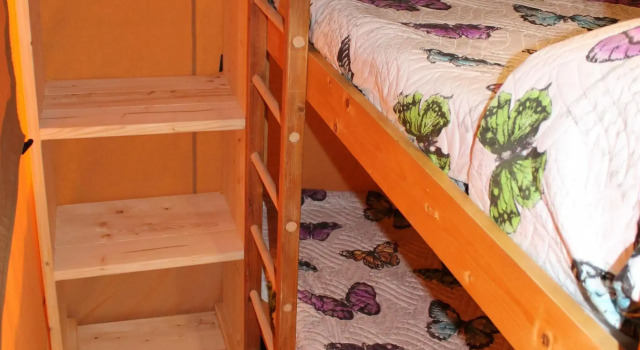Beautiful tent lodge in Massignano with private terrace, Rezervovat Hotel  