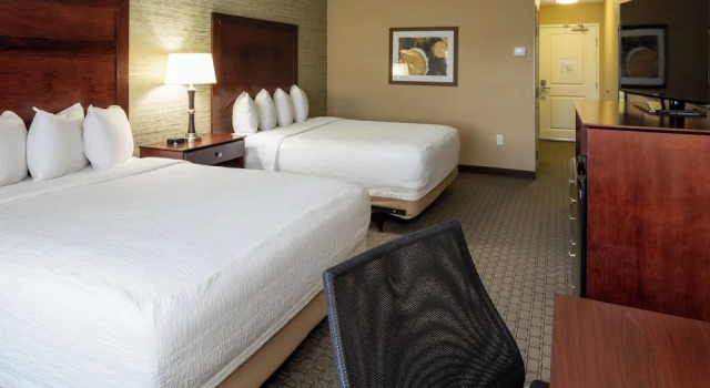 Четырёхместный номер Standard Grandstay Hotel And Suites Morris