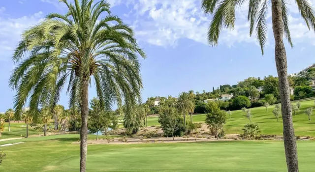 Апартаменты с 2 комнатами Contemporary 2BR Apt with Terrace in Nueva Andalucia 'The Golf Valley'