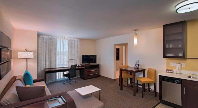 Люкс c 1 комнатой с балконом Residence Inn by Marriott Jackson The District at Eastover